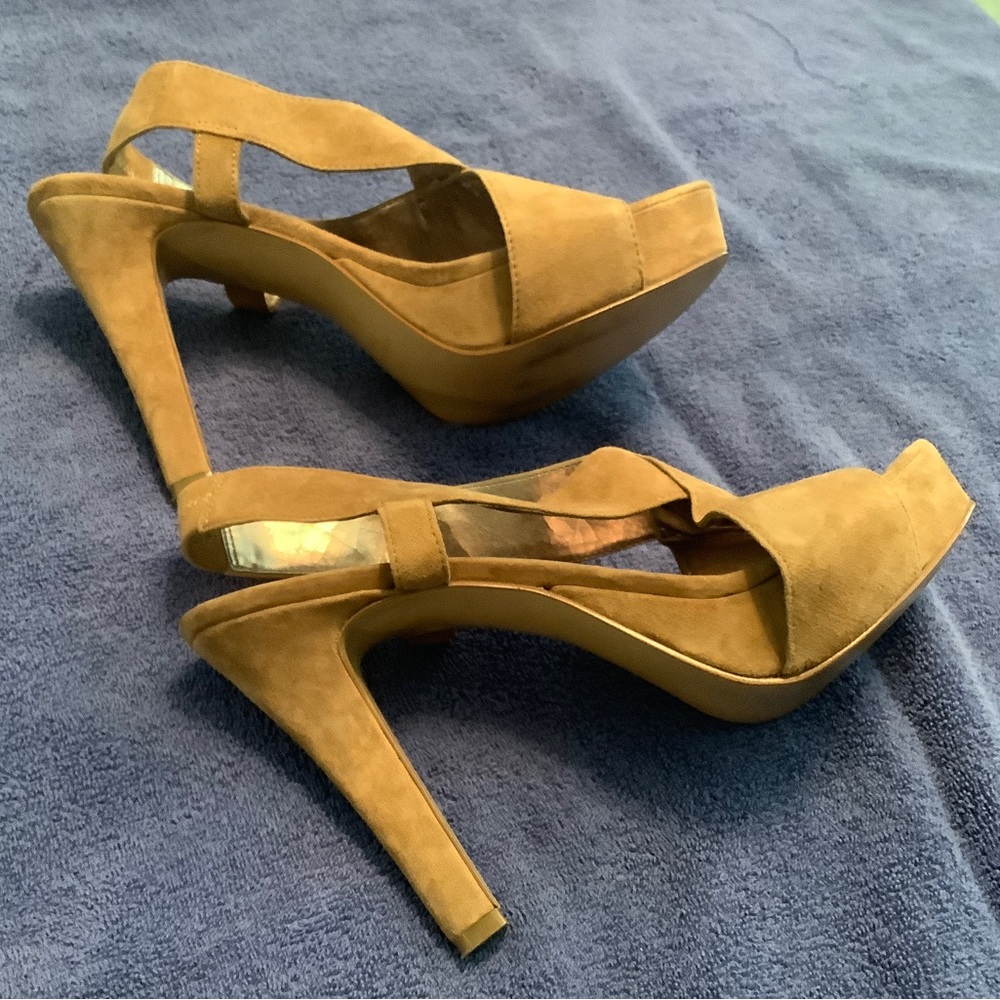Nine West woman’s suede heels
